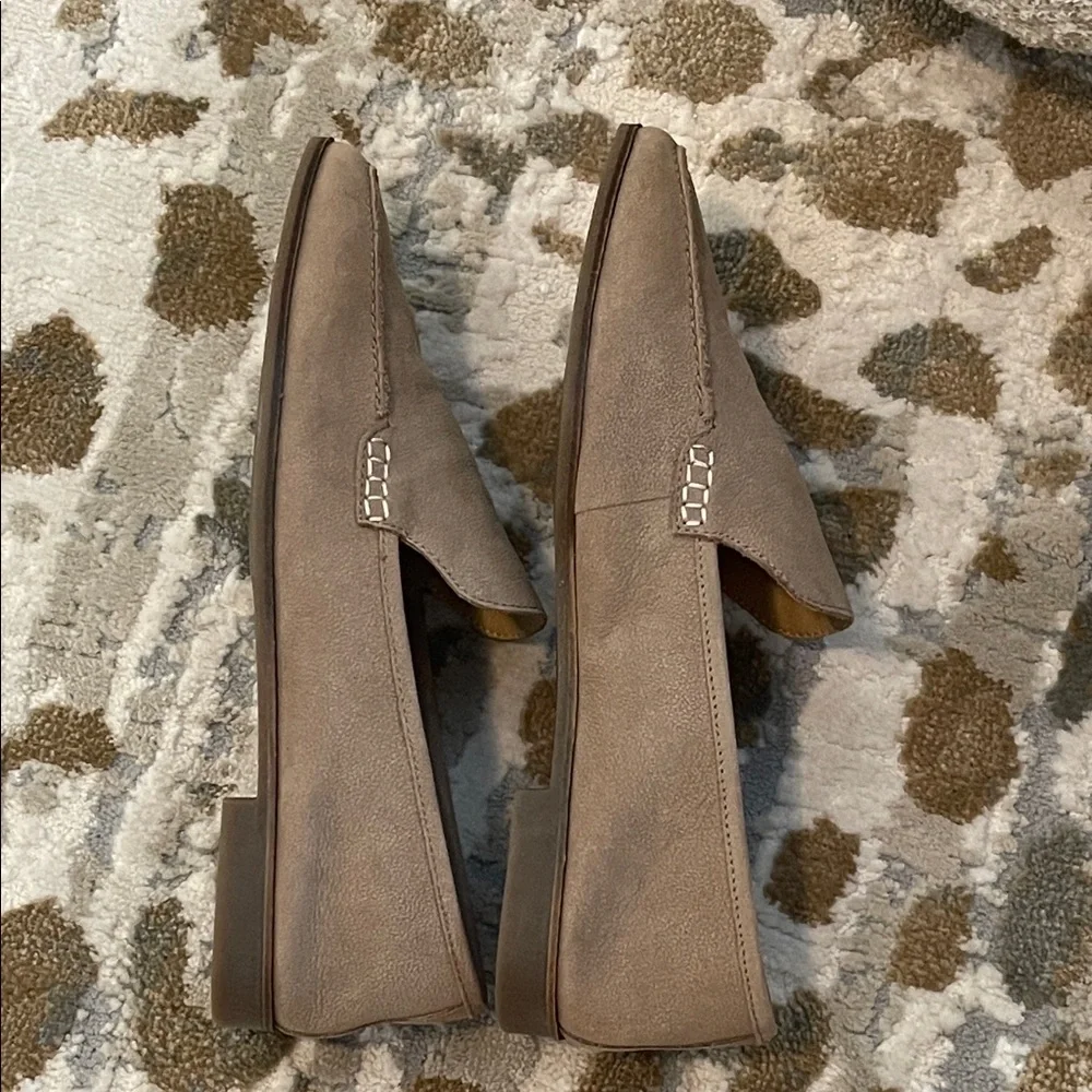 Lucky Brand Beige Leather Slip On Loafers Size 7 Flats New